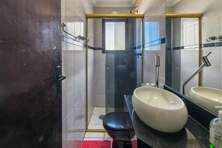 Apartamento para alugar com 90m², 2 quartos e 1 vaga Apartamento para alugar com 90m², 2 quartos e 1 vagaBanheiro da Suíte