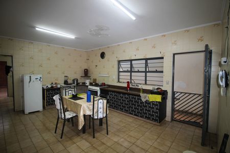 Casa para alugar com 220m², 3 quartos e 6 vagas