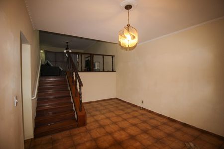 Casa para alugar com 220m², 3 quartos e 6 vagas