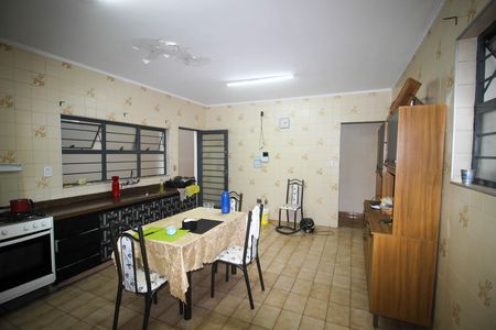 Casa para alugar com 220m², 3 quartos e 6 vagas