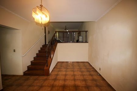 Casa para alugar com 220m², 3 quartos e 6 vagas