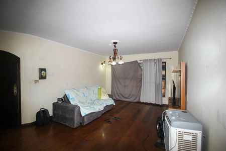 Casa para alugar com 220m², 3 quartos e 6 vagas
