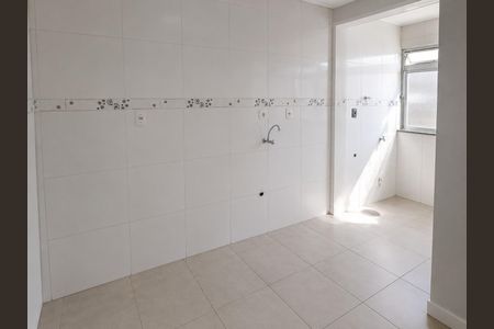 Cozinha de apartamento para alugar com 1 quarto, 49m² em Passo d’Areia, Porto Alegre