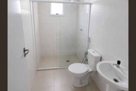 Banheiro de apartamento para alugar com 1 quarto, 49m² em Passo d’Areia, Porto Alegre