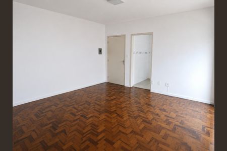 Sala de apartamento para alugar com 1 quarto, 49m² em Passo d’Areia, Porto Alegre