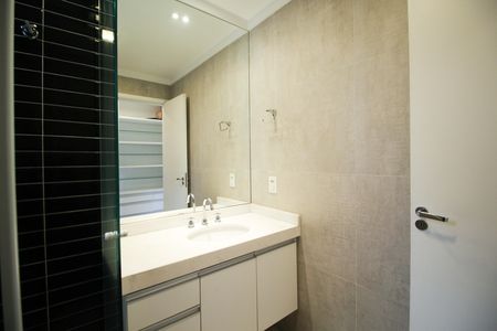Apartamento à venda com 74m², 2 quartos e 2 vagas Apartamento à venda com 74m², 2 quartos e 2 vagasBanheiro da Suíte