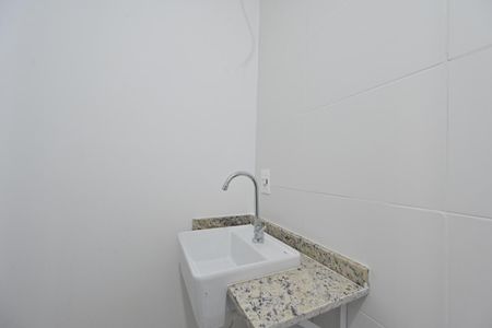 Banheiro Social de apartamento para alugar com 2 quartos, 39m² em Chácara Inglesa, São Paulo