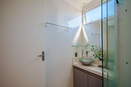 Apartamento à venda com 44m², 2 quartos e 1 vaga Apartamento à venda com 44m², 2 quartos e 1 vagaBanheiro