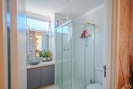 Banheiro de apartamento à venda com 2 quartos, 44m² em Parque Ipe, São Paulo