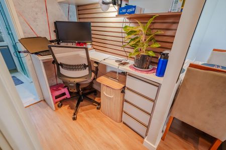 Apartamento à venda com 44m², 2 quartos e 1 vaga Apartamento à venda com 44m², 2 quartos e 1 vagaEscritório