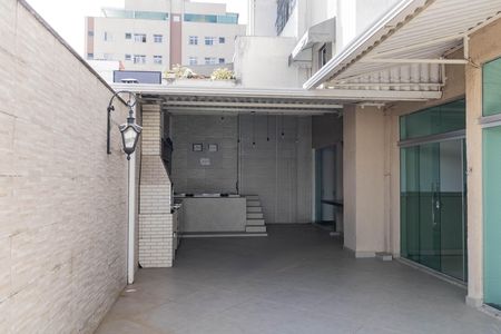 Apartamento para alugar com 168m², 3 quartos e 1 vaga