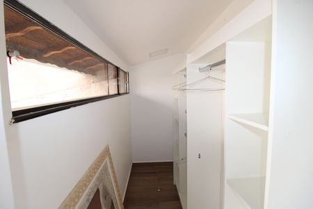 Casa à venda com 284m², 3 quartos e 5 vagasQuarto 2 - Closet