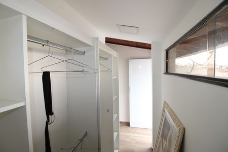 Casa à venda com 284m², 3 quartos e 5 vagasQuarto 2 - Closet