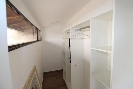 Casa à venda com 284m², 3 quartos e 5 vagasQuarto 2 - Closet