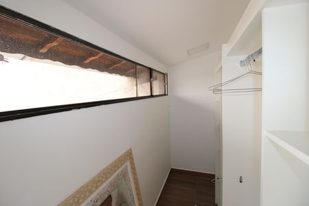 Casa à venda com 284m², 3 quartos e 5 vagasQuarto 2 - Closet