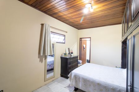 Casa à venda com 165m², 5 quartos e 4 vagas Casa à venda com 165m², 5 quartos e 4 vagasSuíte