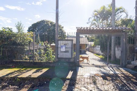 Casa à venda com 165m², 5 quartos e 4 vagas Casa à venda com 165m², 5 quartos e 4 vagasFachada
