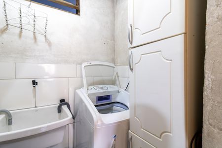 Casa à venda com 165m², 5 quartos e 4 vagas Casa à venda com 165m², 5 quartos e 4 vagasLavanderia