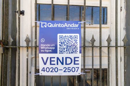 Casa à venda com 165m², 5 quartos e 4 vagas Casa à venda com 165m², 5 quartos e 4 vagasPlaquinha