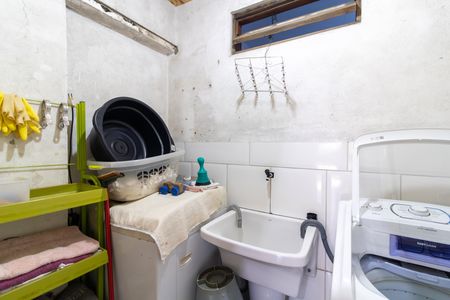Casa à venda com 165m², 5 quartos e 4 vagas Casa à venda com 165m², 5 quartos e 4 vagasLavanderia