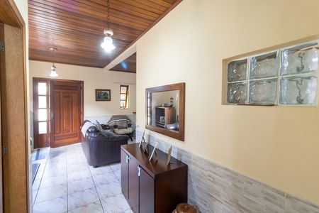 Casa à venda com 165m², 5 quartos e 4 vagas Casa à venda com 165m², 5 quartos e 4 vagasSala