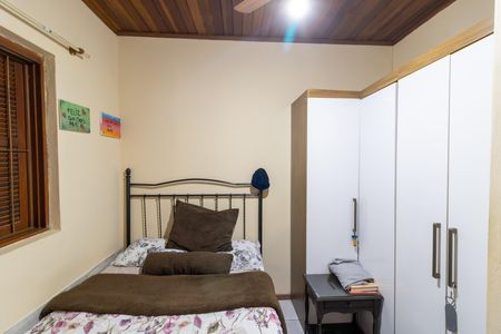 Casa à venda com 165m², 5 quartos e 4 vagas Casa à venda com 165m², 5 quartos e 4 vagasQuarto