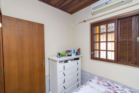 Casa à venda com 165m², 5 quartos e 4 vagas Casa à venda com 165m², 5 quartos e 4 vagasQuarto