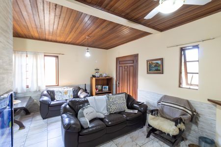 Casa à venda com 165m², 5 quartos e 4 vagas Casa à venda com 165m², 5 quartos e 4 vagasSala