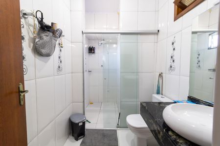 Casa à venda com 165m², 5 quartos e 4 vagas Casa à venda com 165m², 5 quartos e 4 vagasBanheiro da Suíte