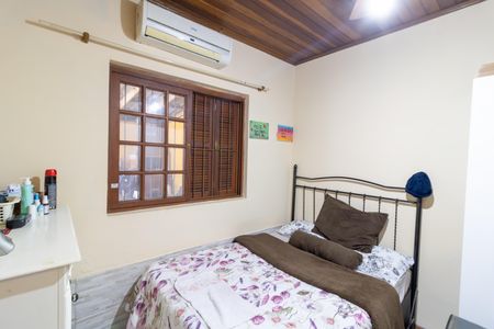 Casa à venda com 165m², 5 quartos e 4 vagas Casa à venda com 165m², 5 quartos e 4 vagasQuarto