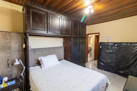 Casa à venda com 165m², 5 quartos e 4 vagas Casa à venda com 165m², 5 quartos e 4 vagasSuíte