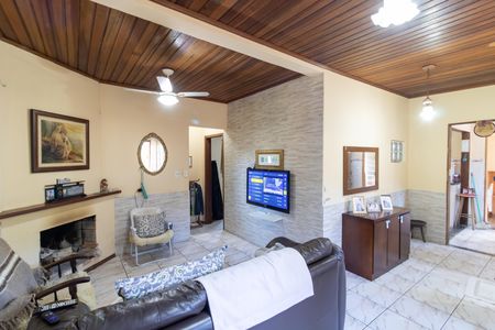 Casa à venda com 165m², 5 quartos e 4 vagas Casa à venda com 165m², 5 quartos e 4 vagasSala