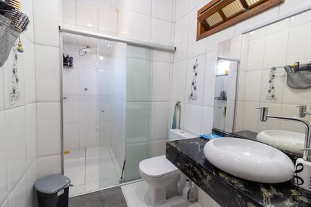 Casa à venda com 165m², 5 quartos e 4 vagas Casa à venda com 165m², 5 quartos e 4 vagasBanheiro da Suíte