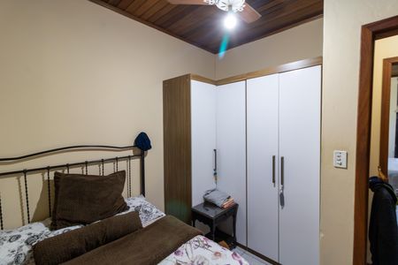 Casa à venda com 165m², 5 quartos e 4 vagas Casa à venda com 165m², 5 quartos e 4 vagasQuarto