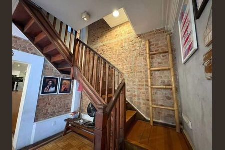 Casa à venda com 206m², 8 quartos e 2 vagas