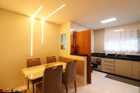 Casa à venda com 200m², 3 quartos e 4 vagasCopa e Cozinha 