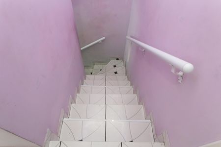 Casa à venda com 64m², 2 quartos e 1 vaga Casa à venda com 64m², 2 quartos e 1 vagaEscada