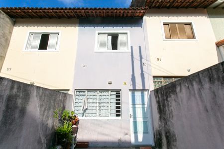 Casa à venda com 64m², 2 quartos e 1 vaga Casa à venda com 64m², 2 quartos e 1 vagaFachada