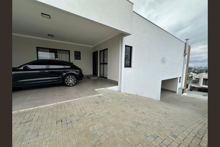 Casa de condomínio para alugar com 370m², 5 quartos e 4 vagas