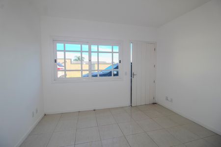 Sala de casa de condomínio à venda com 2 quartos, 99m² em Campo Novo, Porto Alegre