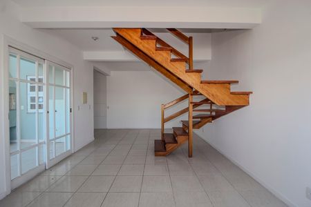 Sala de casa de condomínio à venda com 2 quartos, 99m² em Campo Novo, Porto Alegre
