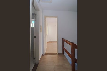 Casa de condomínio à venda com 99m², 2 quartos e 1 vagaCorredor