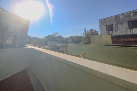 Casa de condomínio à venda com 99m², 2 quartos e 1 vagaVista