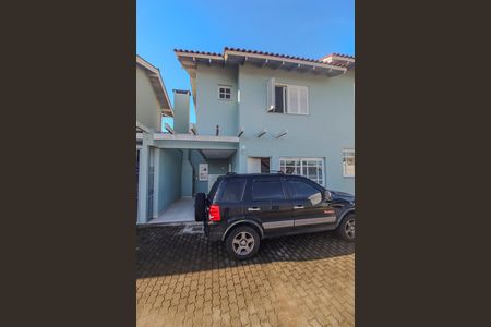 Casa de condomínio à venda com 99m², 2 quartos e 1 vagaFachada