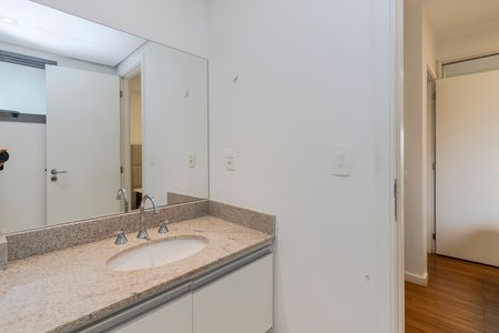 Apartamento à venda com 84m², 2 quartos e 2 vagas Apartamento à venda com 84m², 2 quartos e 2 vagasBanheiro da Suíte 1