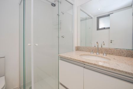Apartamento à venda com 84m², 2 quartos e 2 vagas Apartamento à venda com 84m², 2 quartos e 2 vagasBanheiro da Suíte 1