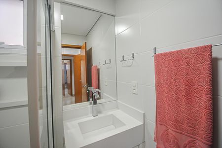 Apartamento à venda com 135m², 3 quartos e 3 vagas Apartamento à venda com 135m², 3 quartos e 3 vagasBanheiro da Suíte 2