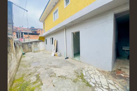Casa para alugar com 56m², 2 quartos e sem vaga Casa para alugar com 56m², 2 quartos e sem vagaQuintal