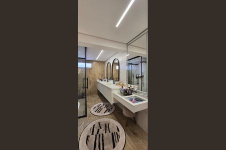 Apartamento à venda com 240m², 3 quartos e 4 vagas Apartamento à venda com 240m², 3 quartos e 4 vagasBanheiro 2