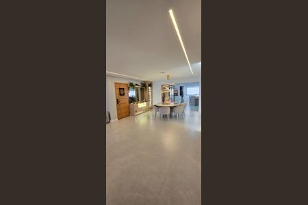 Apartamento à venda com 240m², 3 quartos e 4 vagas Apartamento à venda com 240m², 3 quartos e 4 vagasCozinha